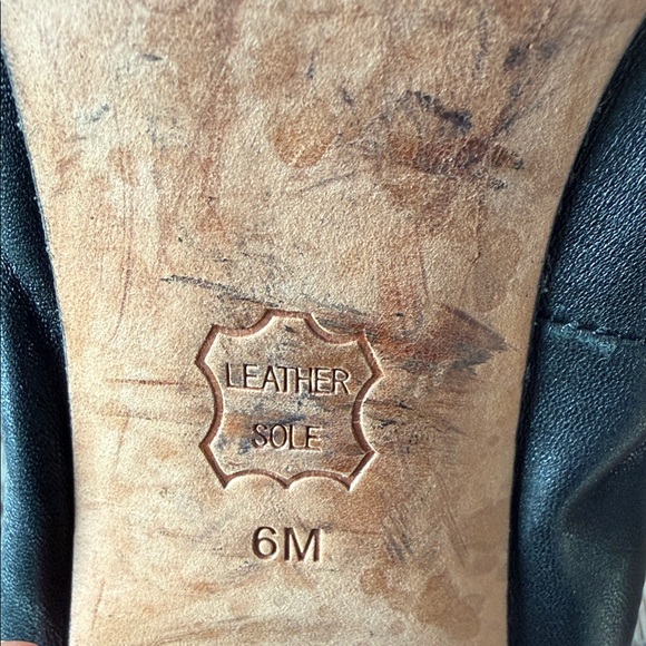 Tory Burch Black Leather Heels with Gold Logo - Picture 8 of 10